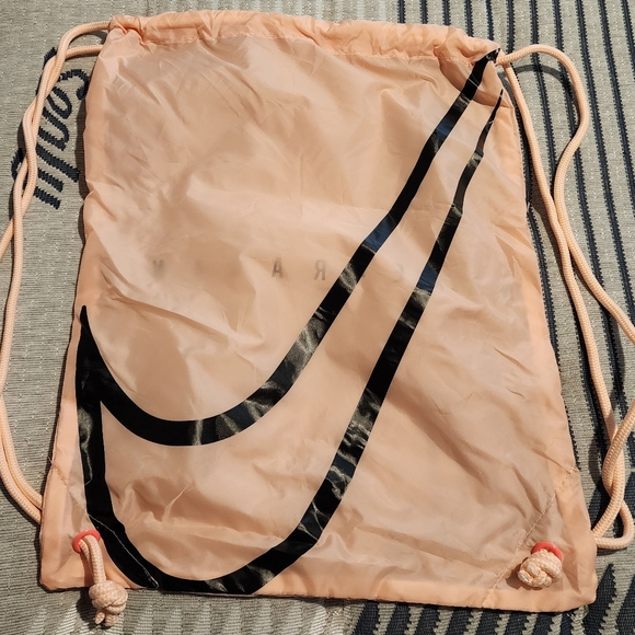 Nike Coral Drawstring Bag with Black Swoosh - Picture 1 of 2